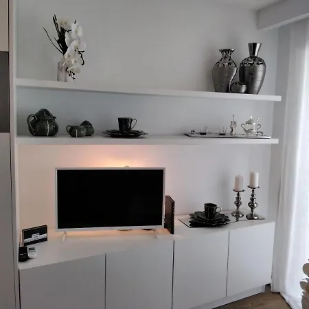 Pearl House 阿威罗